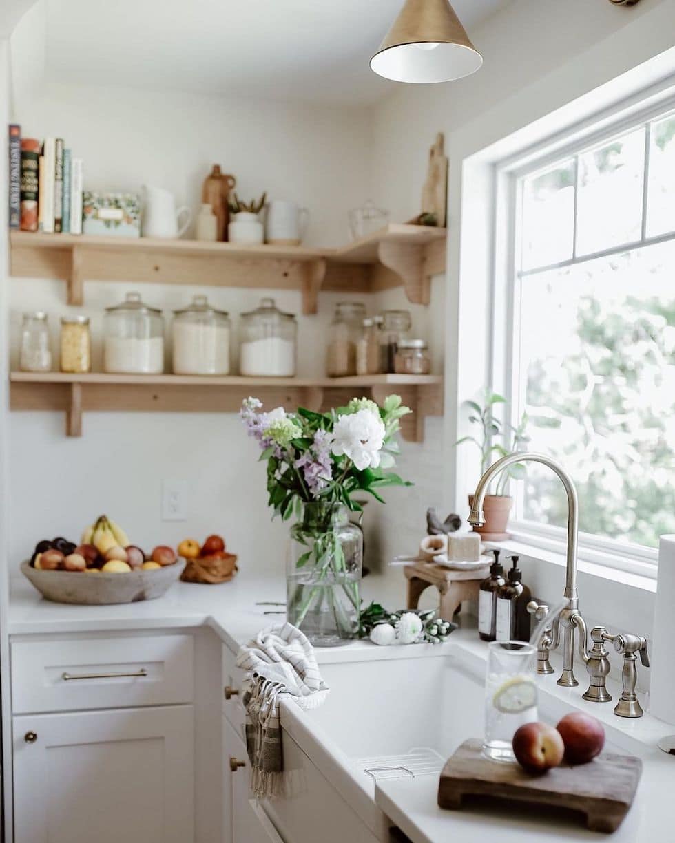 5 Charming Kitchen Sinks: Sunday Strolls & Scrolls